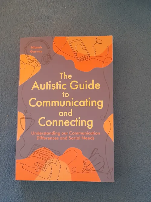Front cover of The Autistic Guide to Communicating and Connecting by Niamh Garvey